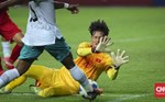 football sure tips Han Sanqian sudah berlutut di tanah dengan kakinya yang hancur tanpa waktu reaksi.